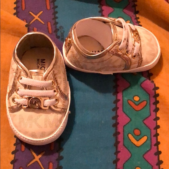 MK BABY SHOES - Picture 4 of 5